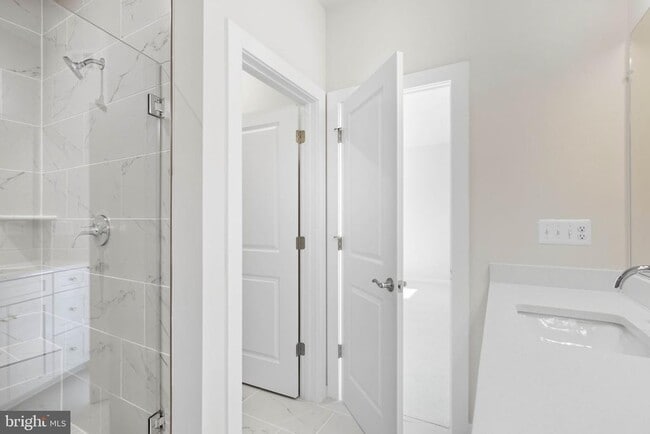 Building Photo - 1017 Venifena Terrace SE