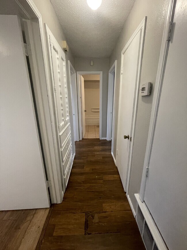 Building Photo - Charming 3-Bed, 1.5-Bath Home in Del City – Spacious Backyard & Garage!