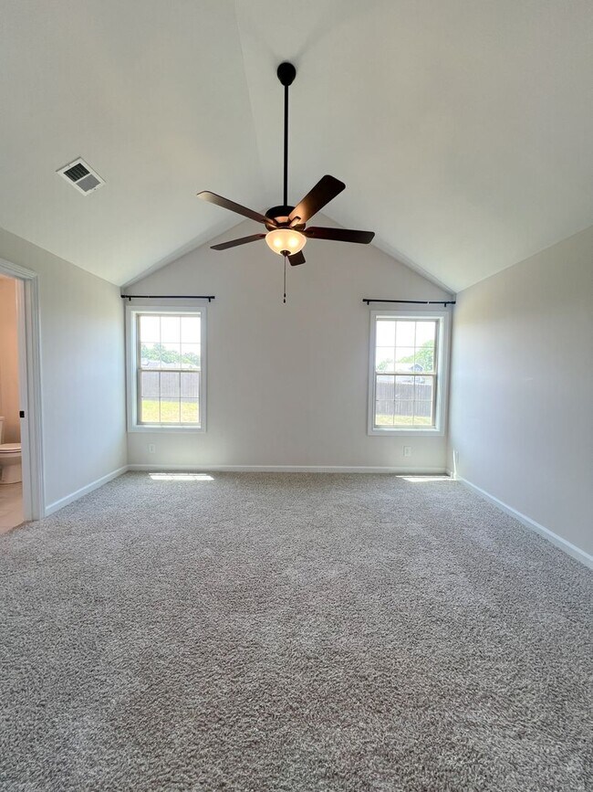 Building Photo - 702 Gleason Dr