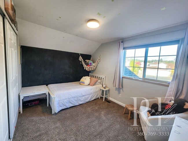 Building Photo - Elegant Silverdale Home with Private Backyard Oasis