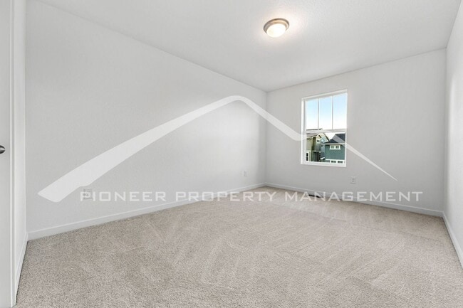 Building Photo - Charming Property with 2 Car Garage and Ce...