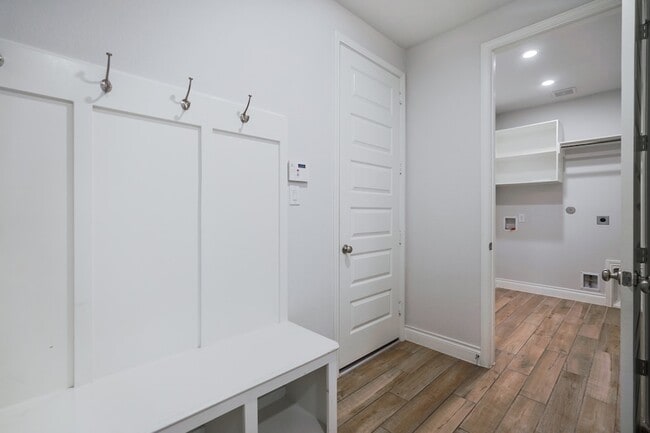 Building Photo - 17010 Harper's Way