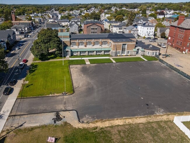 Building Photo - 241 W 6th St