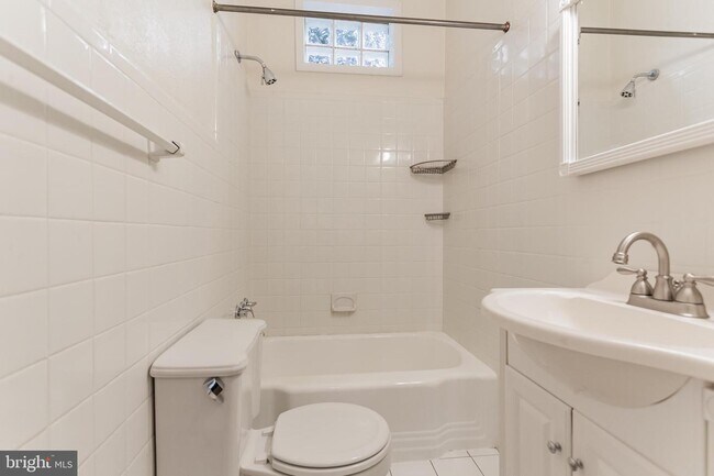 Building Photo - 323 Cypress St