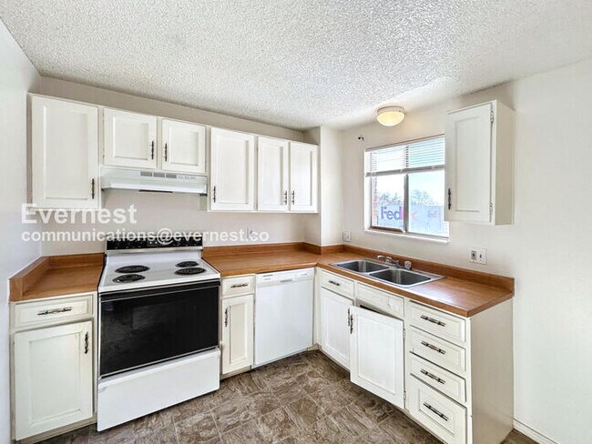 Building Photo - 2502 King St