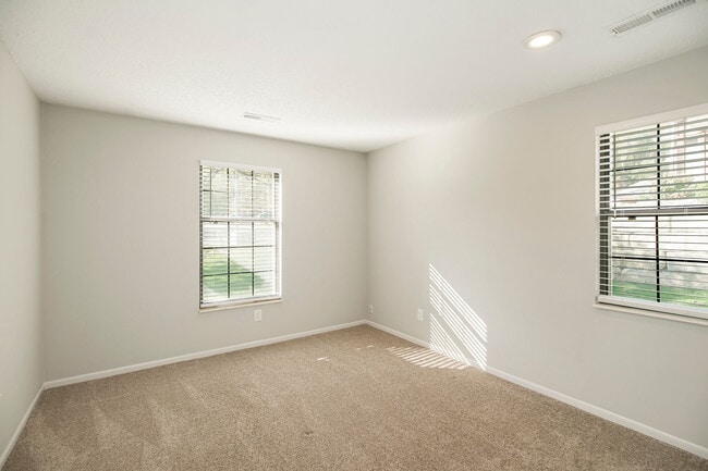 Building Photo - 12 Wallingford Dr