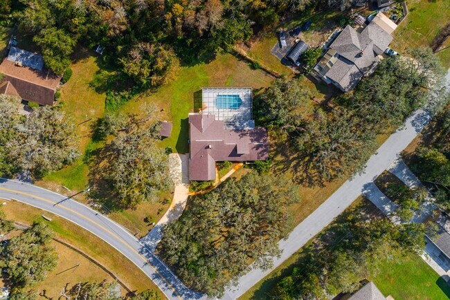 Building Photo - 10206 Lakeview Dr