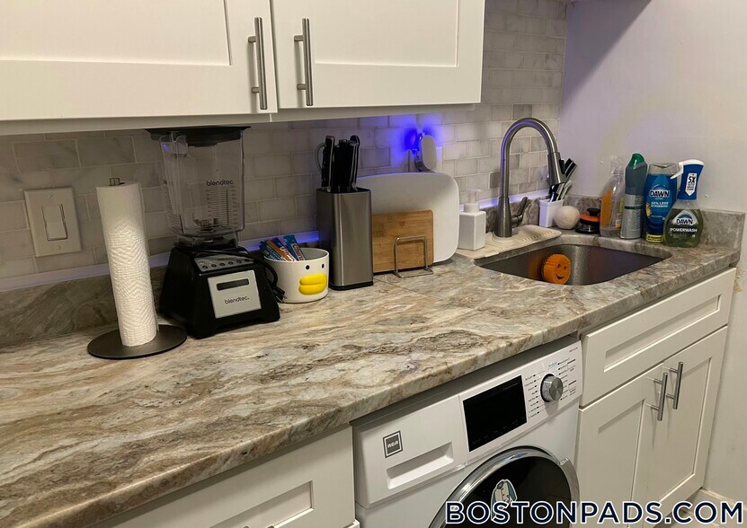 Building Photo - 86 Glenville Ave