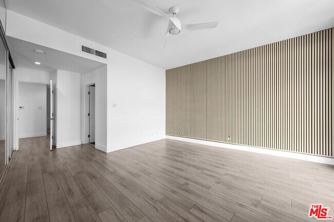 Building Photo - 4267 Marina City Dr