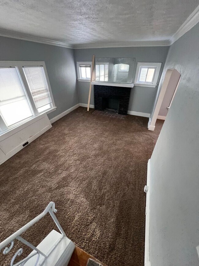 Building Photo - 18101 Schenely Ave