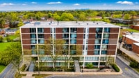 Building Photo - 1043 S York Rd