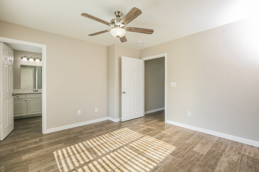 Building Photo - 5347 S Galanthus St