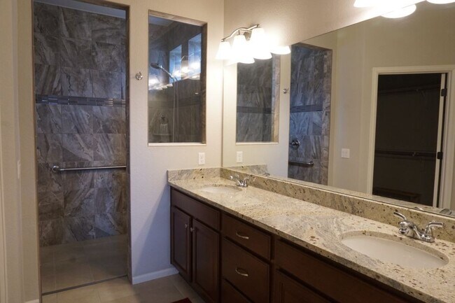 Building Photo - Partially Furnished (or unfurnished) Singl...