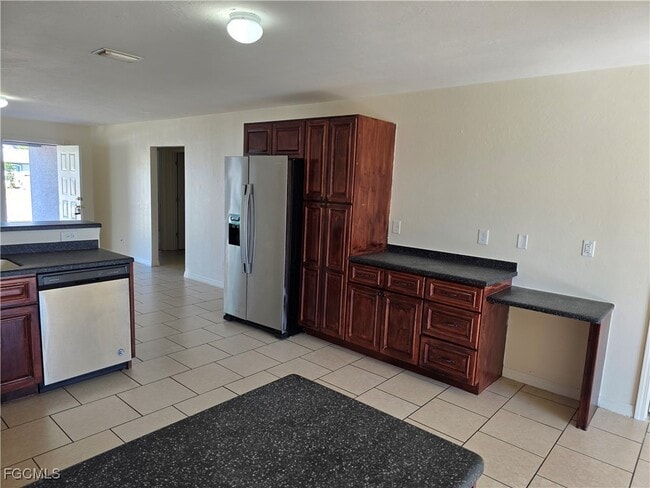 Building Photo - 5010 Dolphin Ct