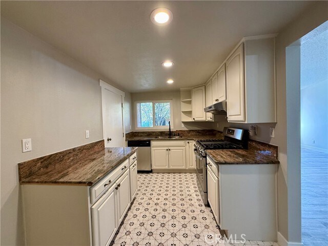 Building Photo - 1827 N Solano Ave