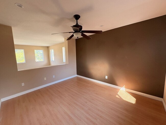 Building Photo - 4 Bed, 3 Bath in Corona!