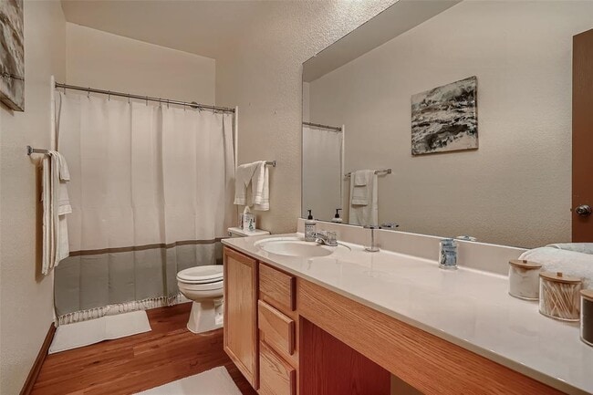 Building Photo - 1639 Bayland St