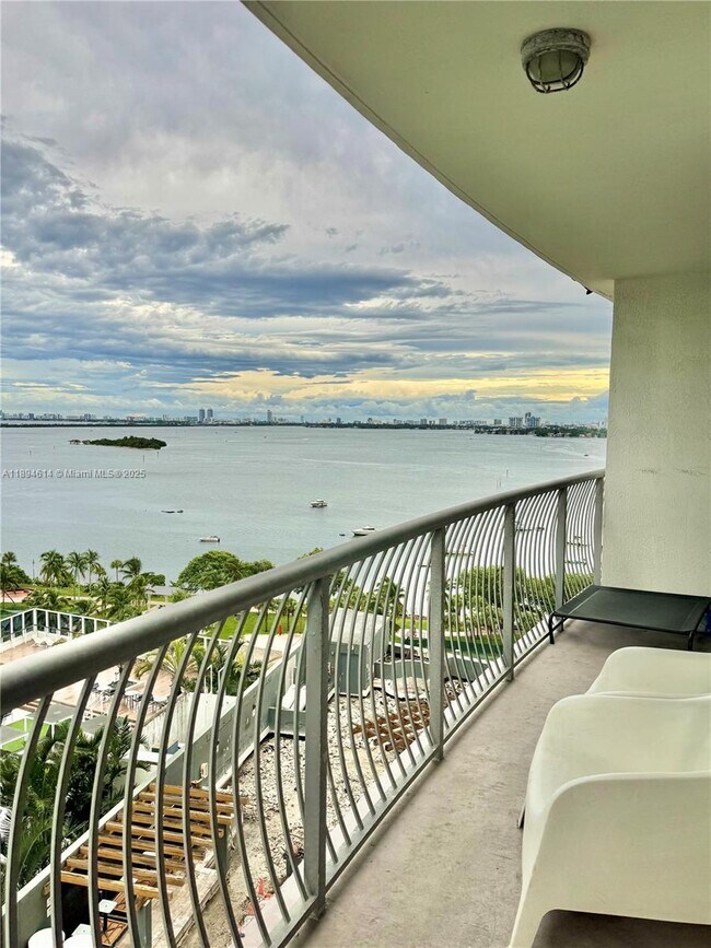 Primary Photo - 1750 N Bayshore Dr