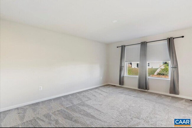 Building Photo - 407 Meadows Dr