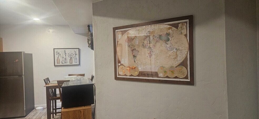 Building Photo - 1904 S Carr St