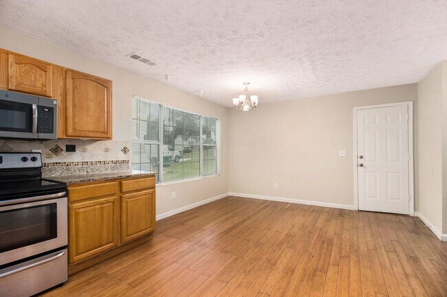 Building Photo - 3 Bedroom 2.5 Bath Home