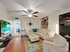 Building Photo - Beautiful fully furnished 2 bedroom 1.5 bath.