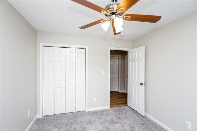 Building Photo - 122 Collins Dr