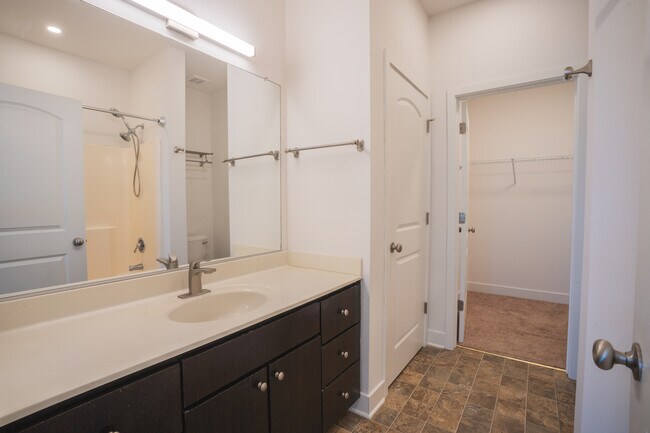 Building Photo - 1032 Skyline View Way