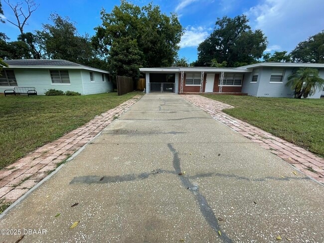 Building Photo - 525 Tarragona Way