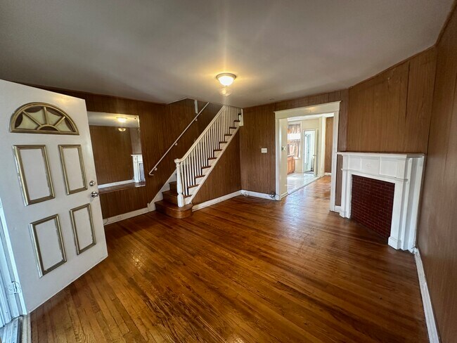 Primary Photo - 6604 N Uber St