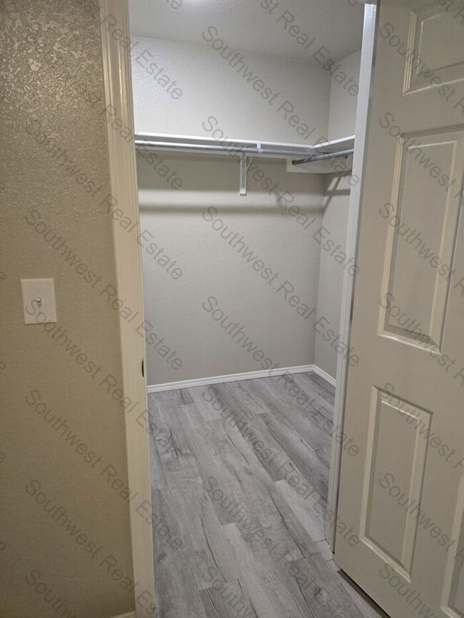 Building Photo - Modern 2 Bed 2 Bath apartment