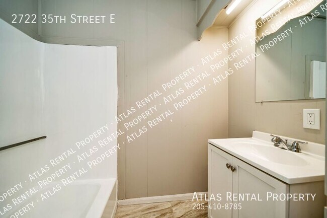 Building Photo - 2722 35th St E