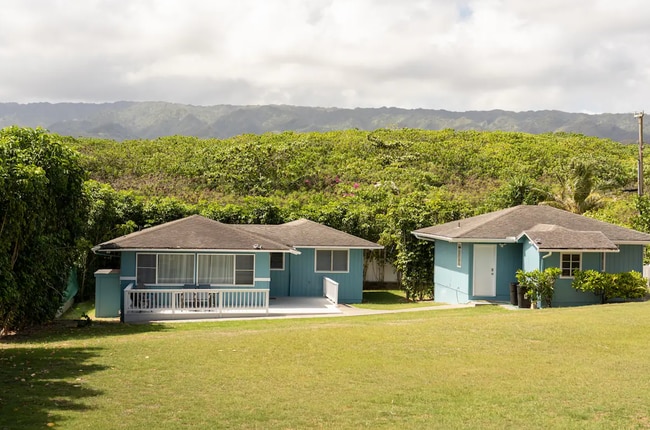 Building Photo - Oceanfront Malaekahana 3 bed / 2 bath Reno...
