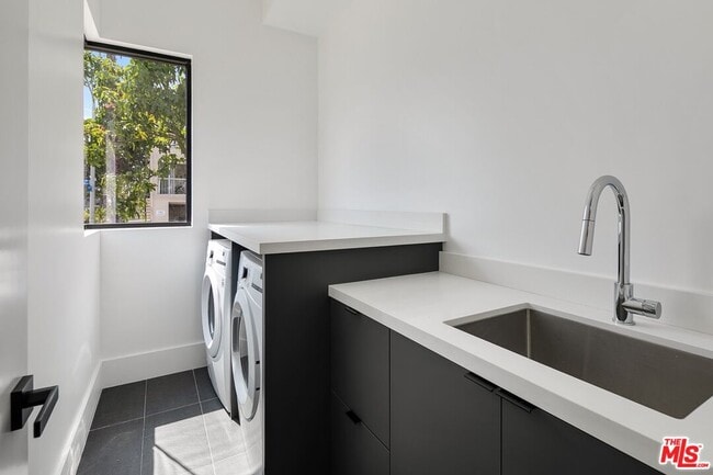 Building Photo - 1236 N Spaulding Ave