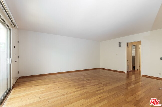Building Photo - 1608 S Bentley Ave