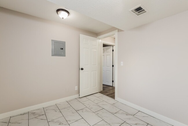 Building Photo - 6089 Van Gogh Cir