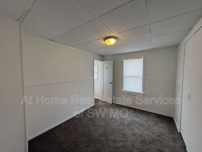 Building Photo - 1021 W Turner St