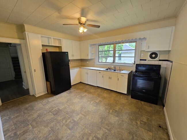 Building Photo - 4 bedroom House in East Stroudsburg Borough!