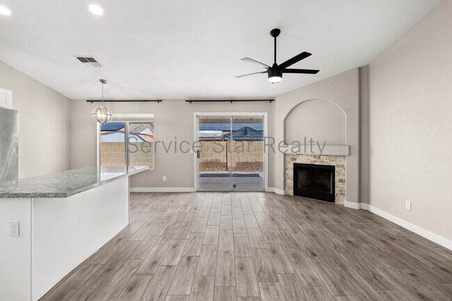 Building Photo - 1408 E Carson Rd