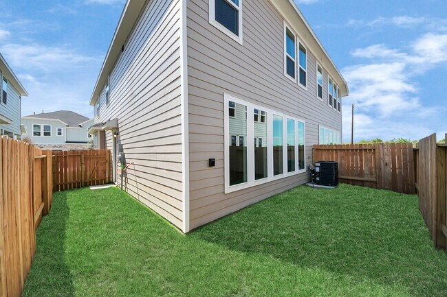 Building Photo - 2205 Via Cami Ln