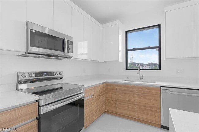 Building Photo - 2001 NW 25th Ave