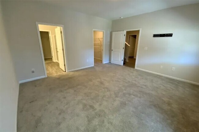 Building Photo - 1044 Fairfield Dr