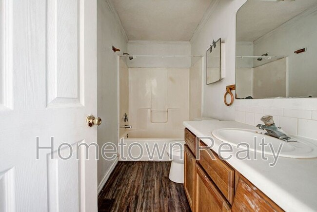 Building Photo - 2701 S Phillips Ave