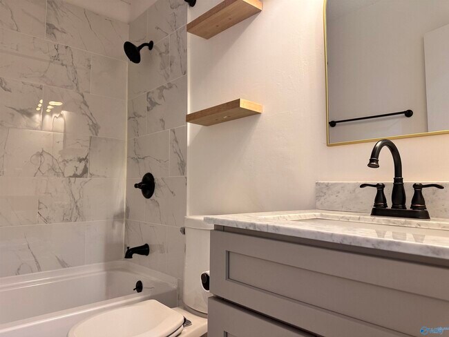 Building Photo - 13908 Creely Dr SW