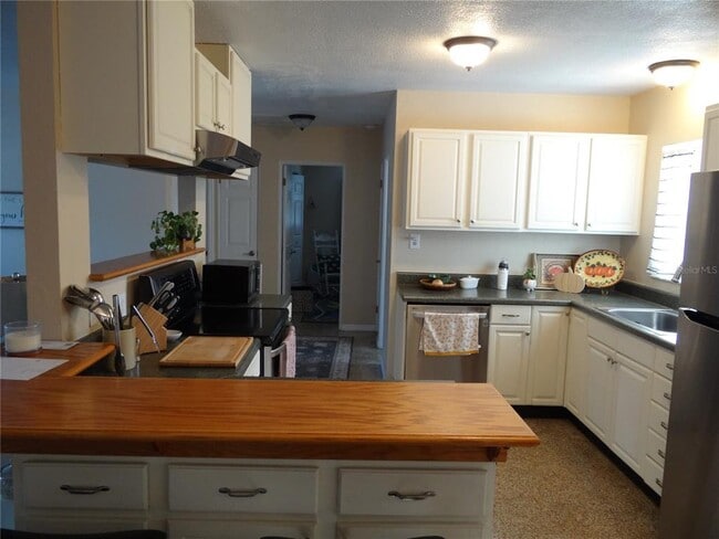 Building Photo - 3000 28th Ave N