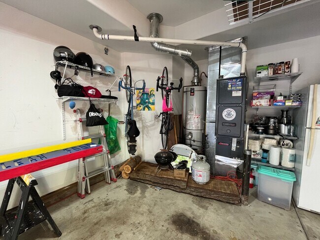 Building Photo - Lovely 2Bd + 2.5Ba in Beaverton!! Minutes Away From Nike! New Roof, Fence, Paint and Additional B...