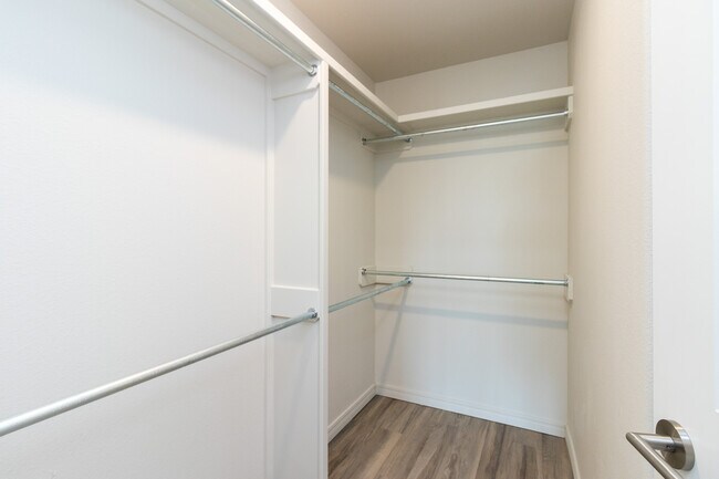 Two Story (3 bed/3.5 bath/1 car garage) - 406 38th St