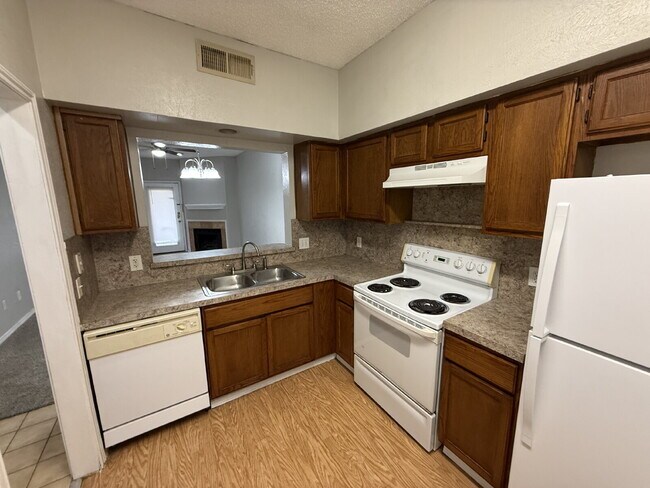 Building Photo - 9601 Forest Ln