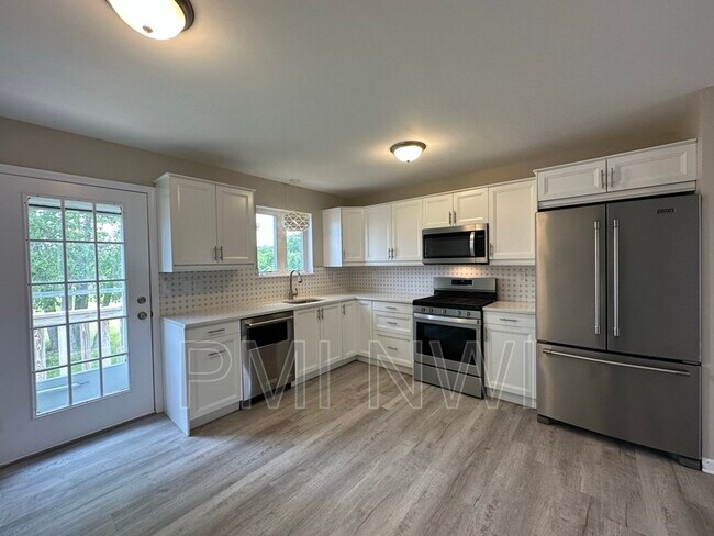 Building Photo - 219 Sandalwood Dr