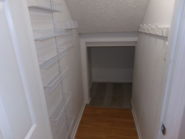 Building Photo - 711 Barney Fones Dr